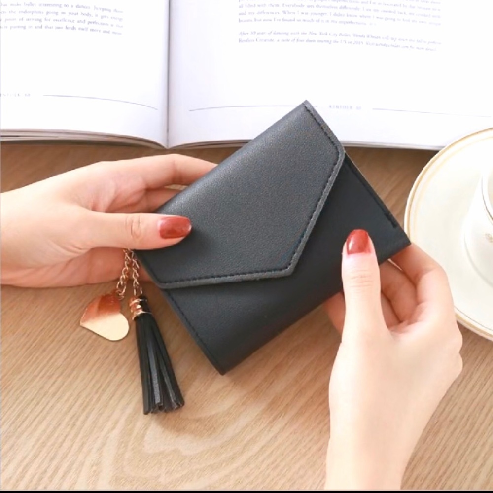 Women’s black wallet